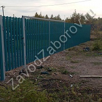 Забор из металлического штакетника цвета RAL5021 (Синяя вода)